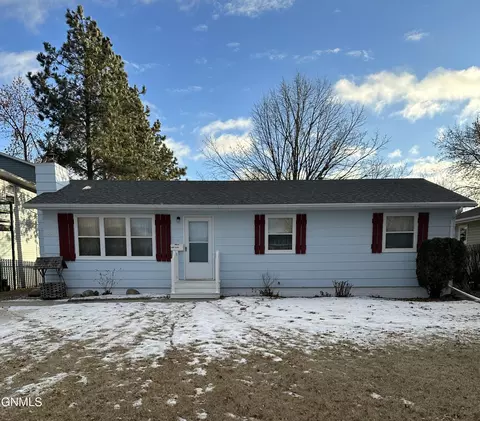 1301 15th St SW, Jamestown, ND 58401