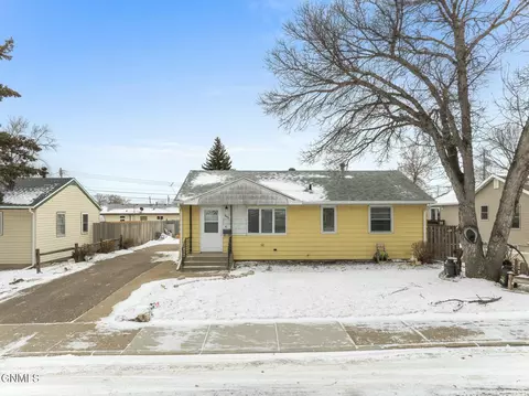 909 18th St W, Williston, ND 58801 photo 3