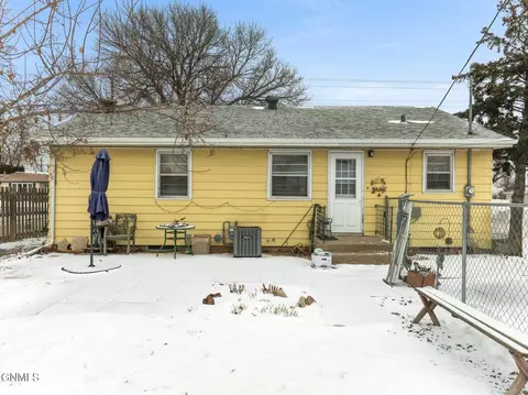 909 18th St W, Williston, ND 58801 photo 5