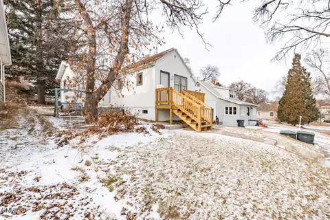 409 7th Ave NW, Mandan, ND 58554