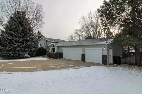 807 Browning Ave, Bismarck, ND 58503
