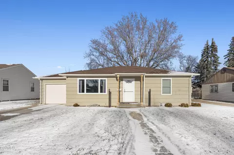 112 Seminole Ave, Bismarck, ND 58501