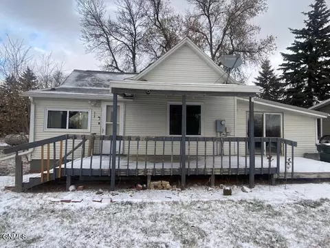 418 4th St NW, Hazen, ND 58545