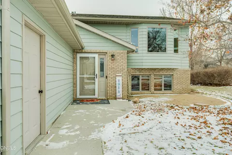1777 Volk Dr, Bismarck, ND 58501