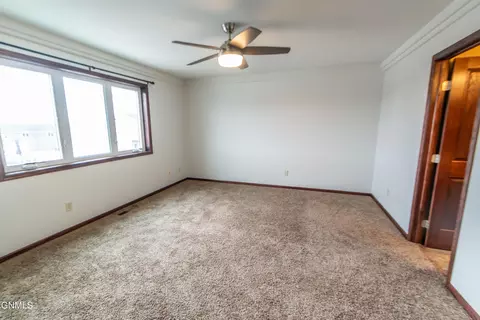 1728 Calgary Loop, Bismarck, ND 58503 photo 16