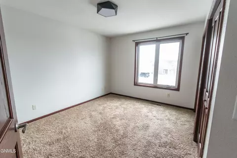 1728 Calgary Loop, Bismarck, ND 58503 photo 13