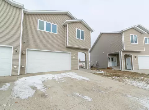 1728 Calgary Loop, Bismarck, ND 58503 photo 4