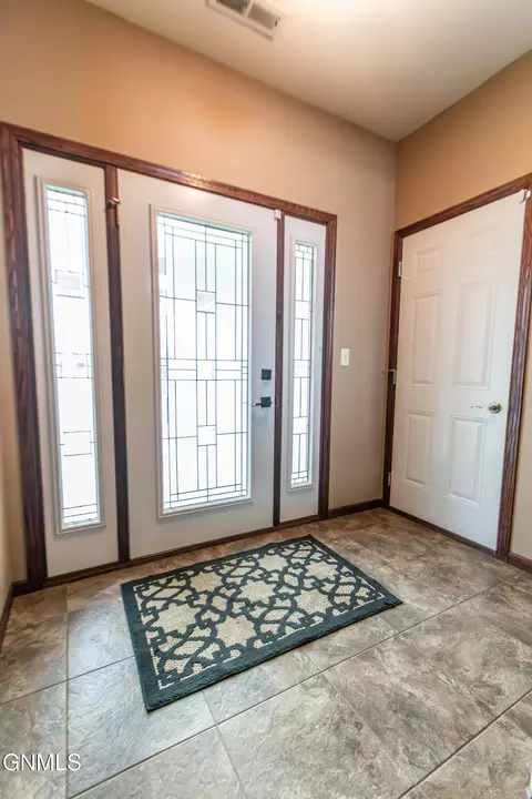 1728 Calgary Loop, Bismarck, ND 58503 photo 6