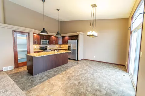 1728 Calgary Loop, Bismarck, ND 58503 photo 8