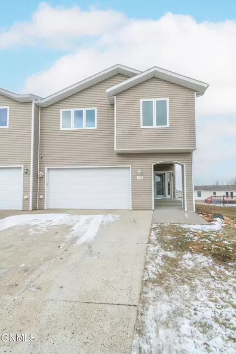 1728 Calgary Loop, Bismarck, ND 58503