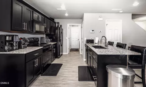 4724 Impala Ct NW, Mandan, ND 58554 photo 7