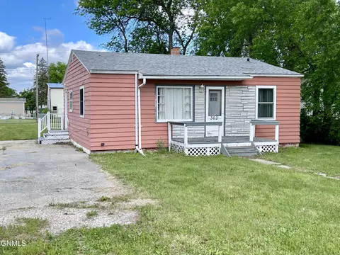 302 Grove St, Lignite, ND 58752