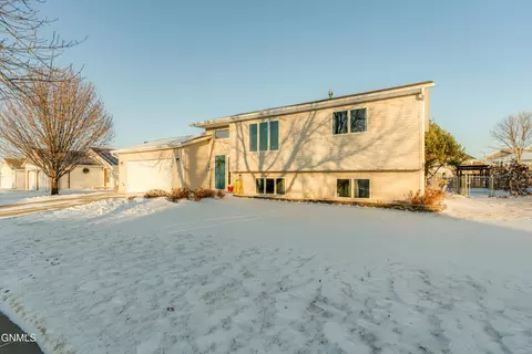 2500 9th Ave SE, Mandan, ND 58554