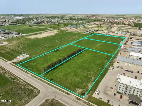 602 612 42nd St W, Williston, ND 58801