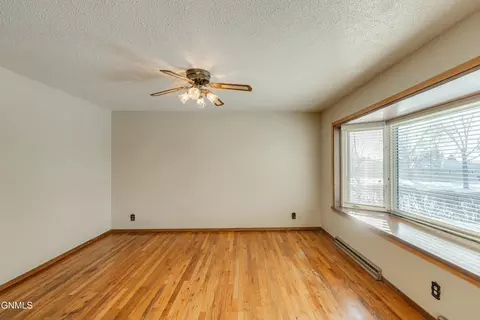 1823 Ryan Dr, Bismarck, ND 58501 photo 3