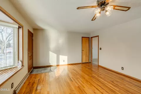 1823 Ryan Dr, Bismarck, ND 58501 photo 4