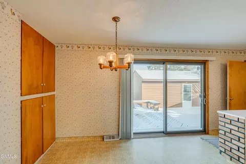1823 Ryan Dr, Bismarck, ND 58501 photo 9
