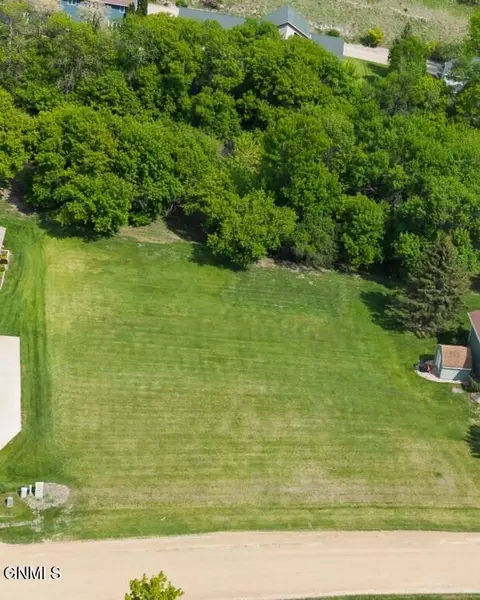 1518 Island Park Dr, Jamestown, ND 58401