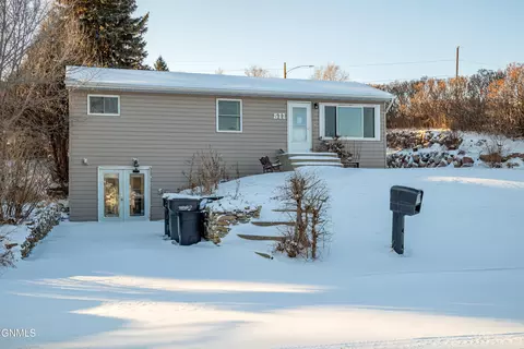 511 8th Ave NW, Mandan, ND 58554