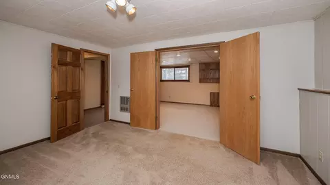 107 15th Circle Dr, Beulah, ND 58523 photo 31
