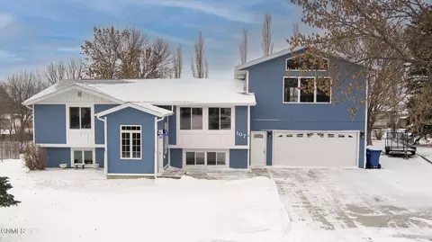 107 15th Circle Dr, Beulah, ND 58523