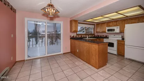 107 15th Circle Dr, Beulah, ND 58523 photo 8