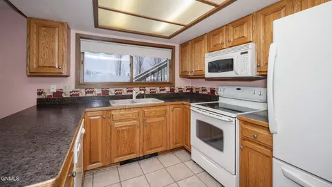 107 15th Circle Dr, Beulah, ND 58523 photo 11