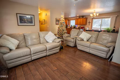 801 Custer Dr, Mandan, ND 58554 photo 7