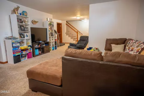 801 Custer Dr, Mandan, ND 58554 photo 24