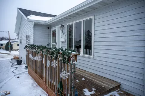 801 Custer Dr, Mandan, ND 58554 photo 4