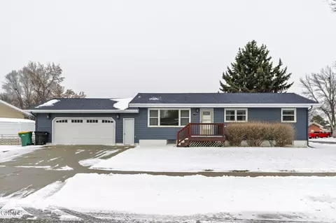 740 Concord Dr, Bismarck, ND 58504