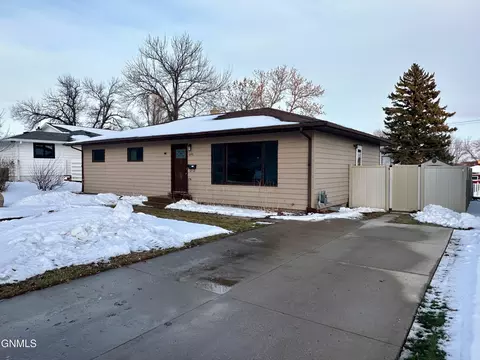 1050 3rd Ave NW, Valley City, ND 58072