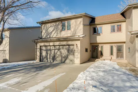 2986 Ontario Ln, Bismarck, ND 58503