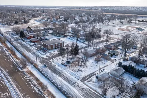 201 3rd Ave SW, Mandan, ND 58554 photo 7