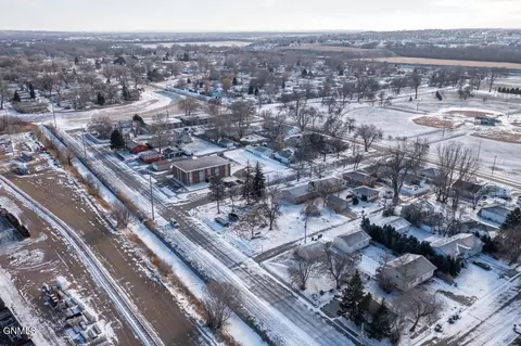 201 3rd Ave SW, Mandan, ND 58554 photo 6