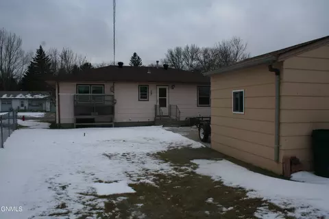 Exterior - 527 Meadow Ln, Bismarck, ND 58504 photo 2 of 2