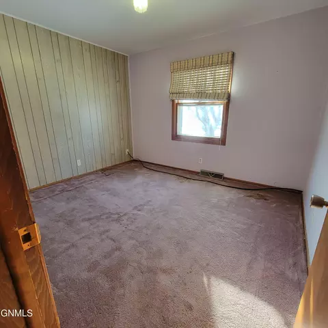 Bedroom - 527 Meadow Ln, Bismarck, ND 58504 photo 2 of 3