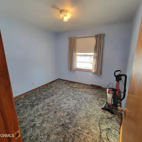 Bedroom - 527 Meadow Ln, Bismarck, ND 58504 photo 1 of 3