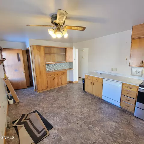 Kitchen - 527 Meadow Ln, Bismarck, ND 58504 photo 2 of 2