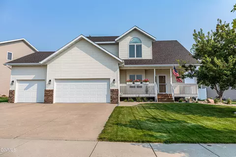 4815 Fountainblue Dr, Bismarck, ND 58503
