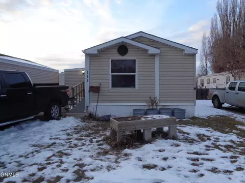 111 Tuttle Ave, Mandan, ND 58554