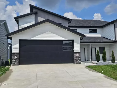 4126 Steel Pl, Bismarck, ND 58503