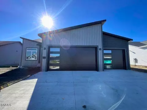 4812 Cornice Loop, Bismarck, ND 58503