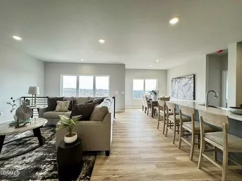 4812 Cornice Loop, Bismarck, ND 58503 photo 8