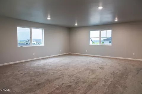 4829 Cornice Lp, Bismarck, ND 58503 photo 22