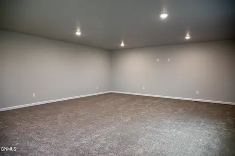 4829 Cornice Lp, Bismarck, ND 58503 photo 23