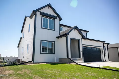 4829 Cornice Lp, Bismarck, ND 58503