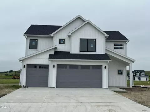 2605 Dutton Cir SE, Mandan, ND 58554