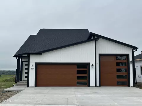 2529 Dutton Cir SE, Mandan, ND 58554