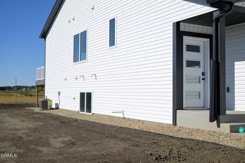 2529 Dutton Cir SE, Mandan, ND 58554 photo 43